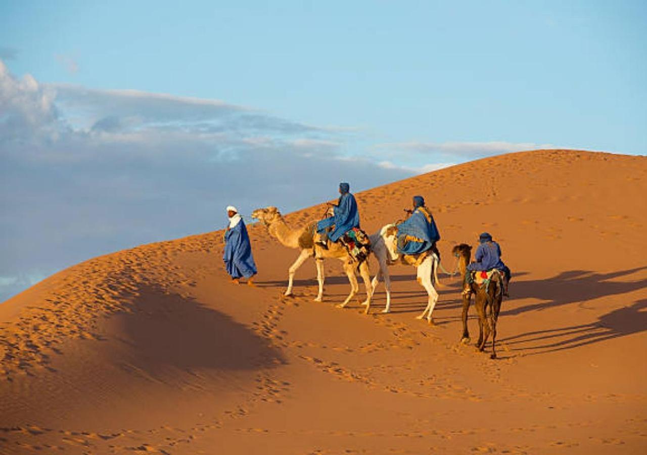 Desert Glamping Experience Merzouga Bagian luar foto